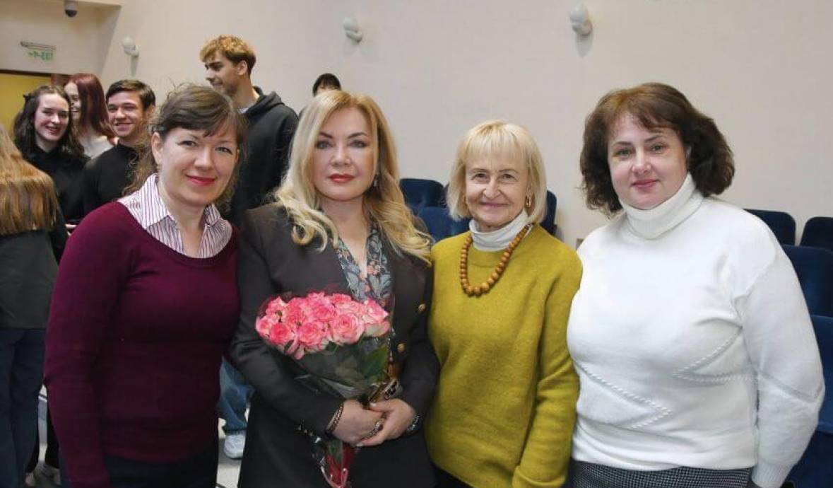 Зустріч з Оксаною Білозір: Світлана Цимбалюк відвідала захід | Наукова бібліотека ДПУ